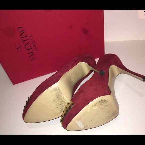 Valentino Studded Gold Toe Cap Pump Red Suede - Picture 4 of 8